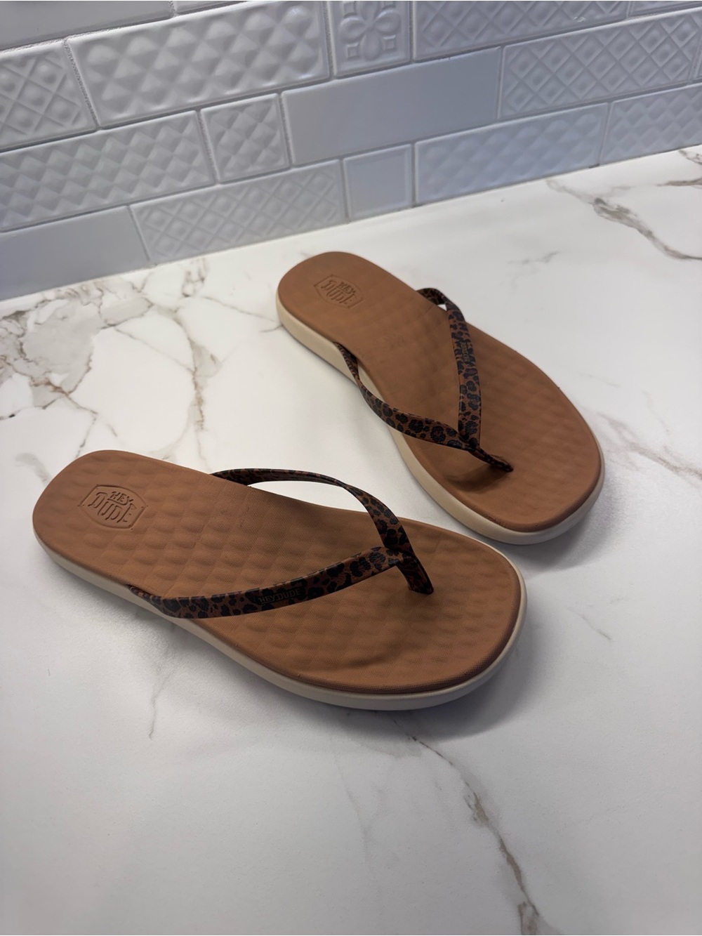 Wonen’s Hey Dude Cheetah Flip Flop Sandals Size 10